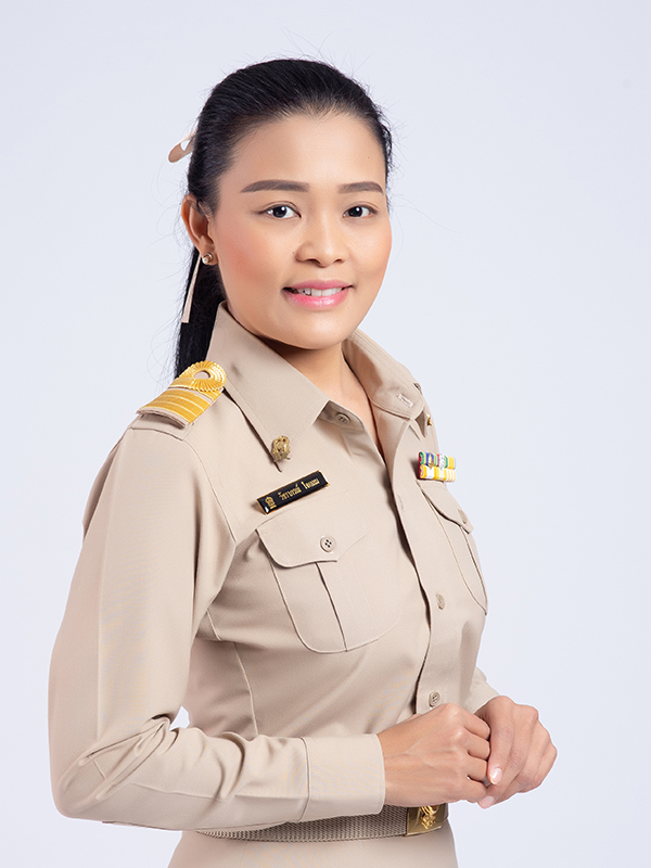 นางสาววัชราภรณ์ ใจกลม