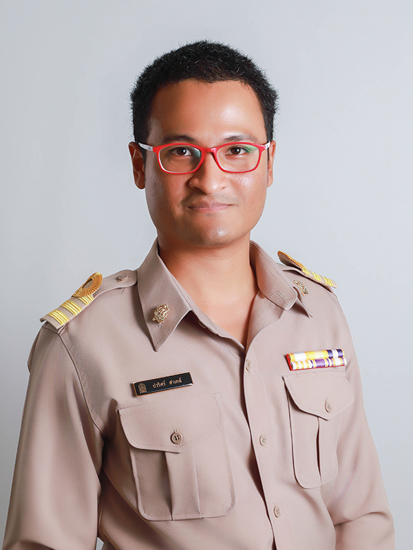 นายปวริศร์ สาเหล้